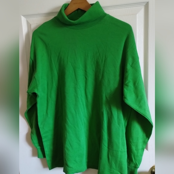Green Turtle Neck "St. Paddy's Day" - Picture 2 of 9